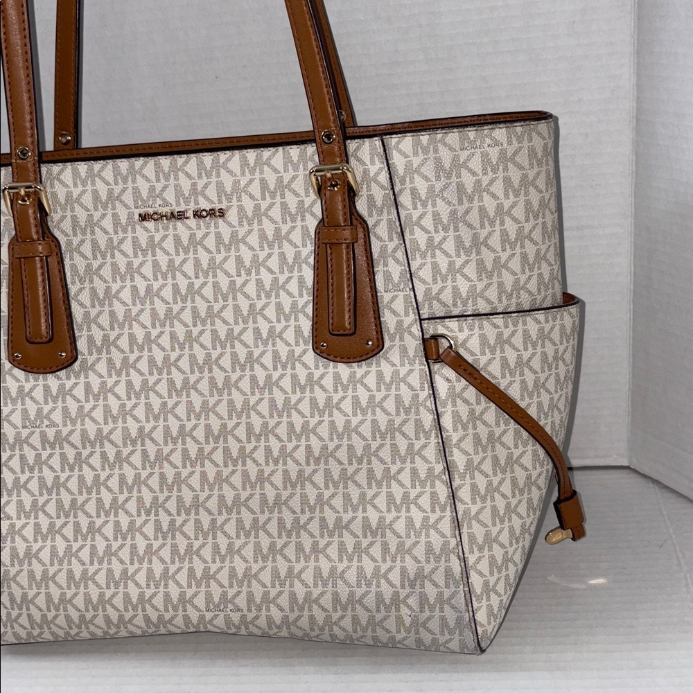 Michael Kors Jet Set Large Shoulder Bag - Picture 5 of 16
